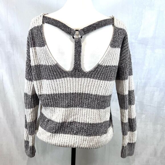 Love by Design super soft gray and white t back knit sweater top size medium - Picture 2 of 3
